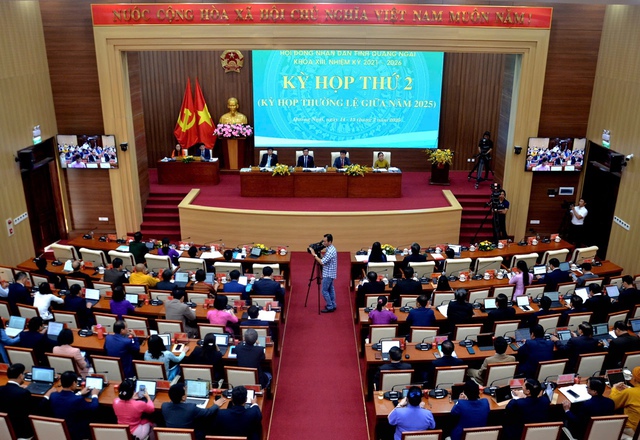 Quảng Ngãi: Thông qua chính sách hỗ trợ đi lại, nhà ở sau sáp nhập tỉnh - Ảnh 1.