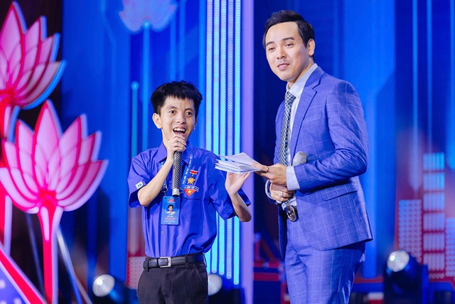 Chàng sinh viên khuyết tật mang tiếng Anh đến trẻ em vùng khó- Ảnh 1. Chàng sinh viên khuyết tật mang tiếng Anh đến trẻ em vùng khó- Ảnh 1.