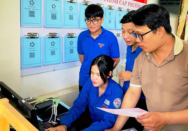 ‘Cõng’ thông tin đến từng nóc nhà vùng cao ‘Cõng’ thông tin đến từng nóc nhà vùng cao