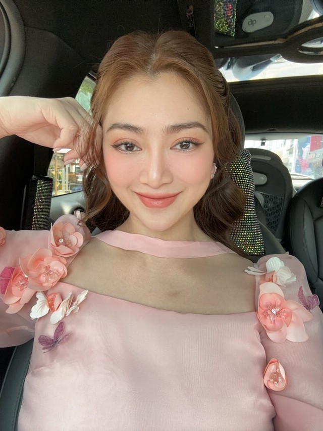 Showbiz 14.7: Thanh Trúc nói về đám cưới; Mỹ Linh làm đêm nhạc cùng con gái - Ảnh 1.