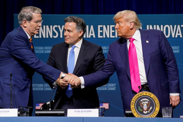 Ông Trump công bố dự án đầu tư 92 tỉ USD phát triển AI - Ảnh 1.