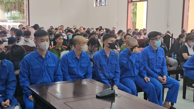 Xét xử đường dây lừa đảo‘lùa’ khách đi xem đất: Khách bị bán thông tin ra sao?- Ảnh 1.
