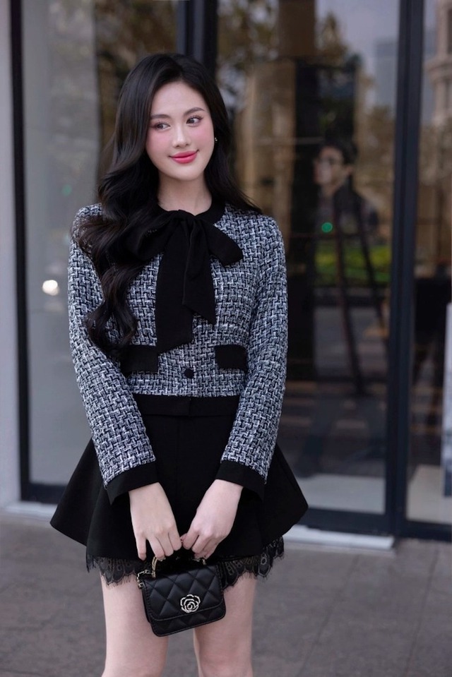 Thiết kế dạ tweed tạo điểm nhấn cá nhân cho nàng hiện đại- Ảnh 7. Thiết kế dạ tweed tạo điểm nhấn cá nhân cho nàng hiện đại- Ảnh 7.
