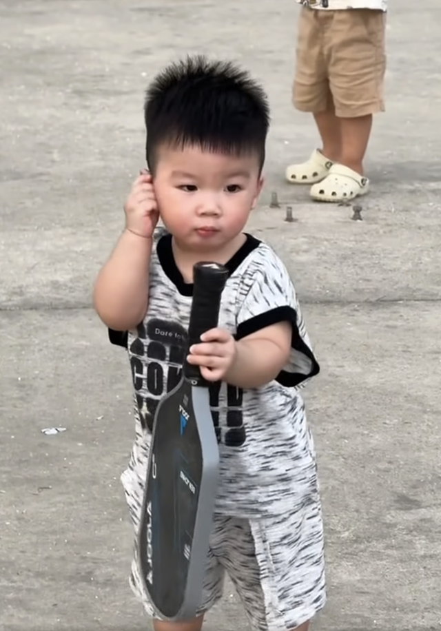 Gia đ&igrave;nh Quang Hải chơi pickleball cực vui: Nh&acirc;n vật n&agrave;y khiến d&acirc;n mạng 'tan chảy'- Ảnh 4.