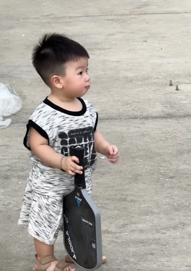 Gia đ&igrave;nh Quang Hải chơi pickleball cực vui: Nh&acirc;n vật n&agrave;y khiến d&acirc;n mạng 'tan chảy'- Ảnh 3.