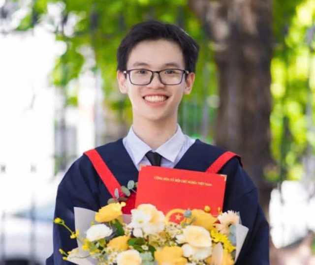 Thủ khoa khối B toàn quốc: Đi học xa nhà, cuối tuần bán đồ ăn phụ mẹ - Ảnh 4.