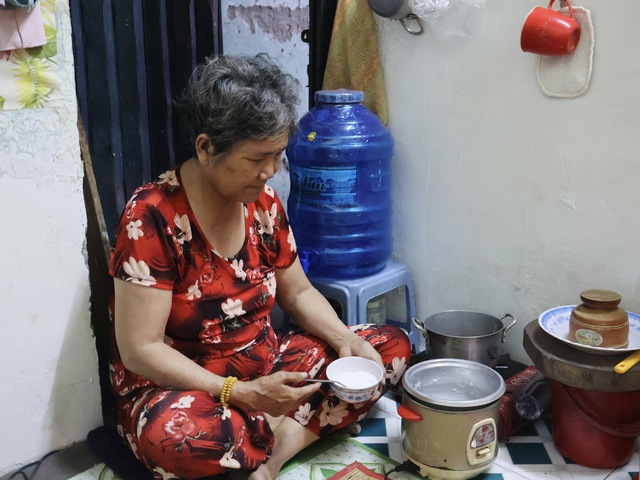 Xin cứu người phụ nữ bán vé số, vay nợ để lo đám tang cho mẹ- Ảnh 4.