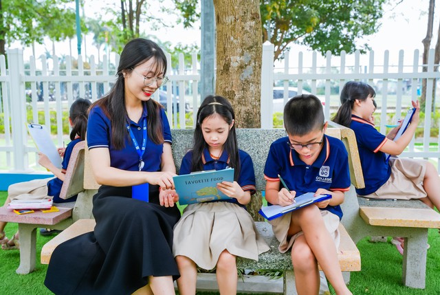 Bố mẹ c&agrave;ng &lsquo;l&ugrave;i lại&rsquo;, con lại c&agrave;ng học giỏi?- Ảnh 2.