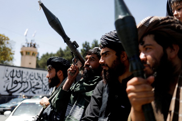 Taliban truy sát hàng chục ngàn người Afghanistan bị lộ mật - Ảnh 1.