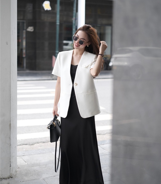 Thời trang công sở mùa hè - tối giản nhưng không nhạt nhòa- Ảnh 4. Thời trang công sở mùa hè - tối giản nhưng không nhạt nhòa- Ảnh 4.