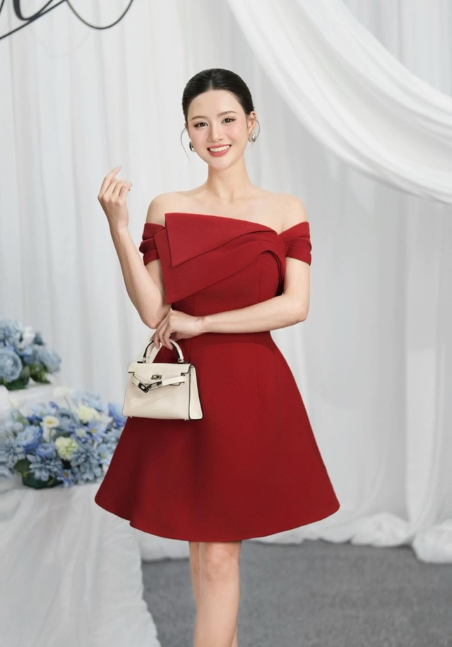 Lãng mạn hóa phong cách với những thiết kế trễ vai hờ hững- Ảnh 5.