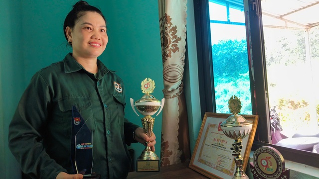 ‘Bàn tay vàng’ Lù Thị Vân kể chuyện đổi đời nhờ cây cao su - Ảnh 3. ‘Bàn tay vàng’ Lù Thị Vân kể chuyện đổi đời nhờ cây cao su - Ảnh 3.