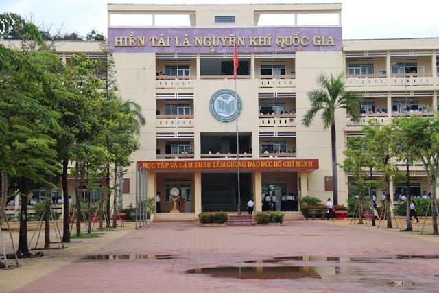 Lâm Đồng có 321 thí sinh đạt điểm 10 trong kỳ thi tốt nghiệp THPT 2025 - Ảnh 1.