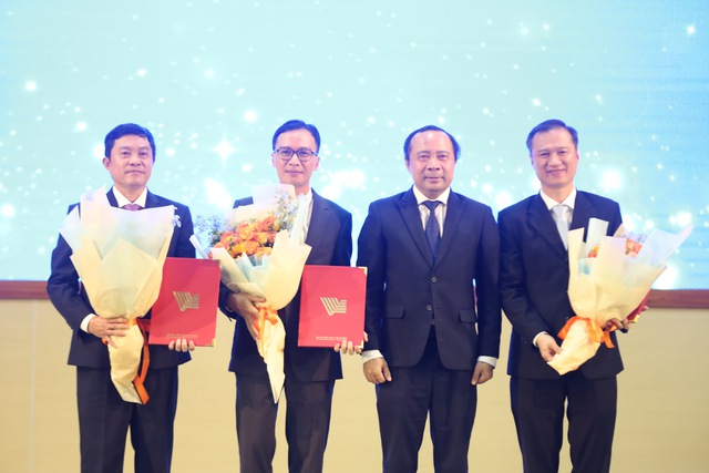 Bổ nhiệm 3 thành viên Ban giám hiệu Trường ĐH Khoa học sức khỏe Bổ nhiệm 3 thành viên Ban giám hiệu Trường ĐH Khoa học sức khỏe
