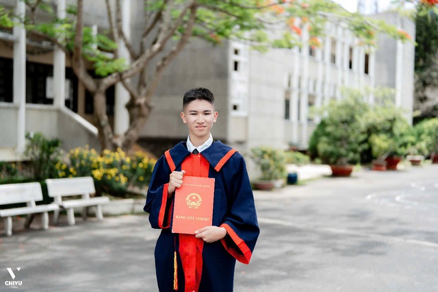 Chàng trai Đà Lạt thủ khoa khối D07- Ảnh 1.
