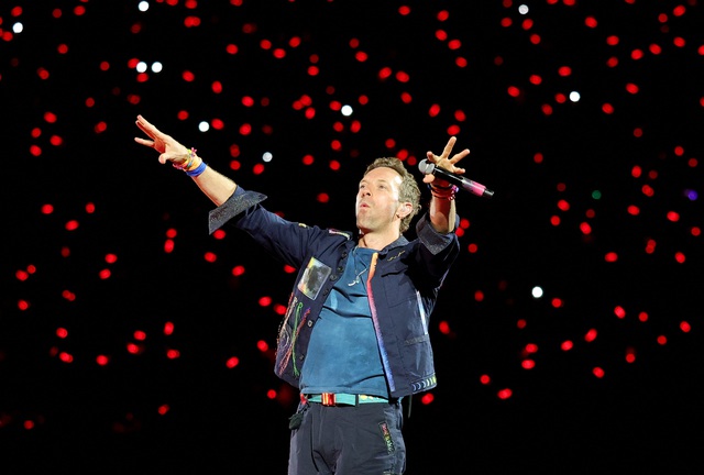 Xem concert của Coldplay, CEO công nghệ bị bắt quả tang ngoại tình với nhân viên