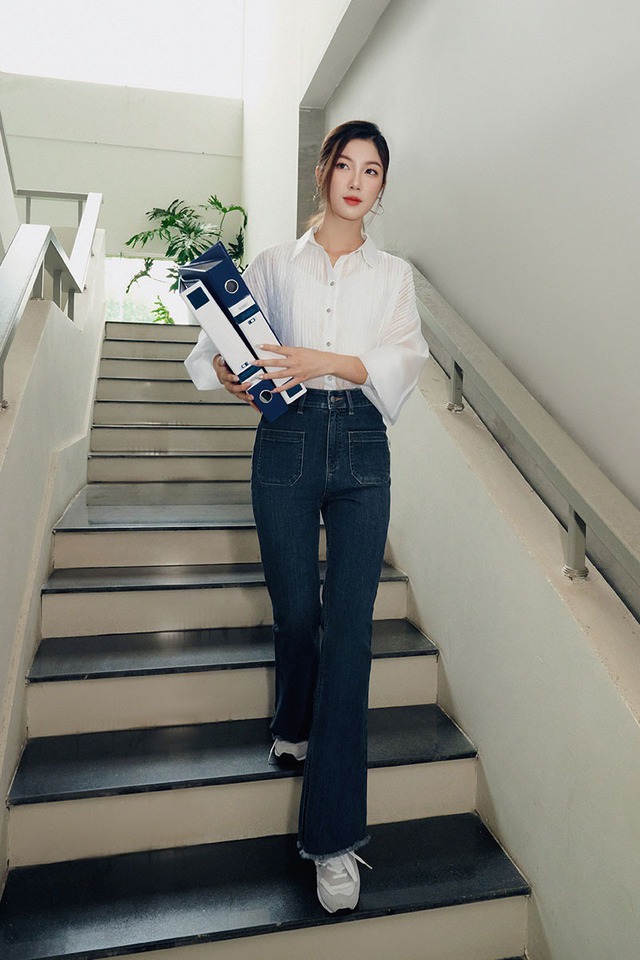 Bộ đôi sơ mi trắng và quần denim giúp nàng tự tin tỏa sáng- Ảnh 7.