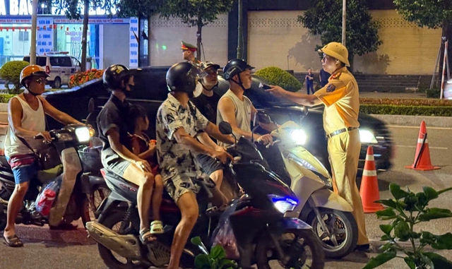 Đêm đầu ra quân chống đua xe, Bắc Ninh xử phạt hơn 140 thanh thiếu niên