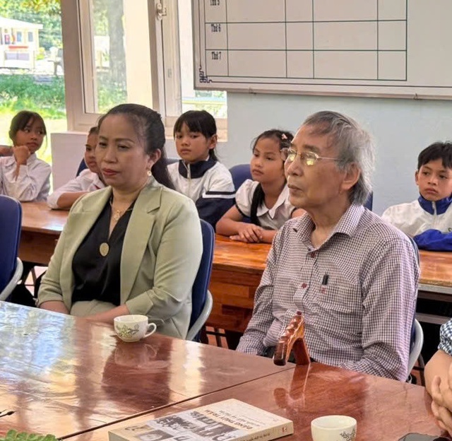 Tủ sách Đặng Thùy Trâm về xã Đặng Thùy Trâm