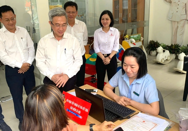 Phó bí thư Thành ủy TP.HCM Đặng Minh Thông khảo sát 2 phường ở TP.Thủ Đức cũ