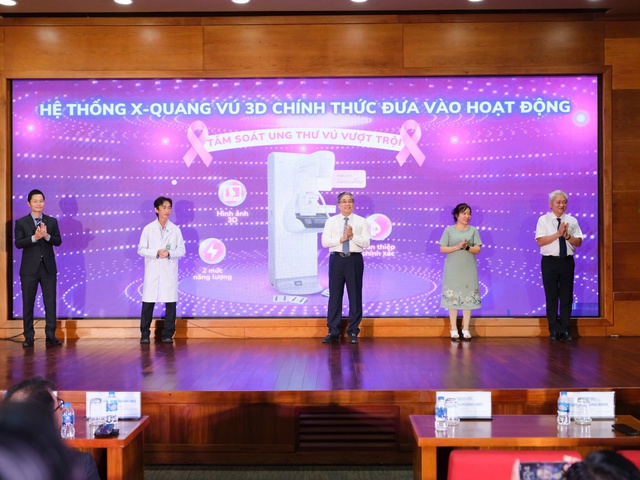 Bệnh viện Đại học Y Dược TP.HCM triển khai máy X-quang vú 3D công nghệ cao - Ảnh 2.