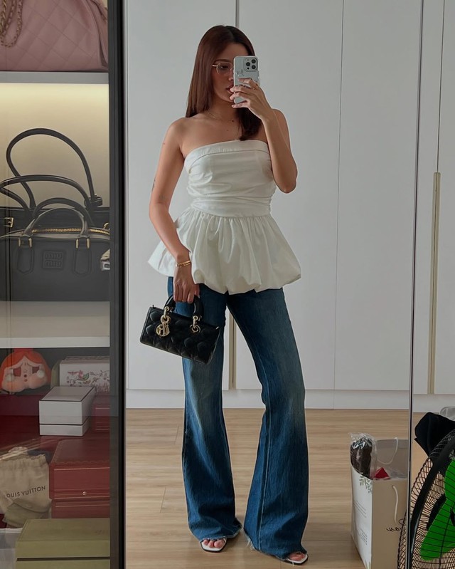 Khoe dáng thanh lịch với áo peplum trong mùa hè 2025- Ảnh 1. Khoe dáng thanh lịch với áo peplum trong mùa hè 2025- Ảnh 1.