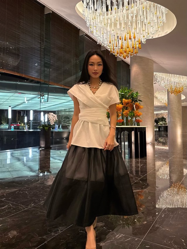 Khoe dáng thanh lịch với áo peplum trong mùa hè 2025- Ảnh 6. Khoe dáng thanh lịch với áo peplum trong mùa hè 2025- Ảnh 6.