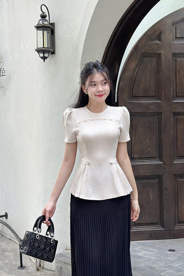 Nâng tầm phong thái công sở với áo peplum- Ảnh 6. Nâng tầm phong thái công sở với áo peplum- Ảnh 6.