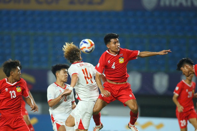 U.23 Việt Nam 1-0 U.23 Lào: Khuất Văn Khang sút căng mở tỷ số - Ảnh 1.