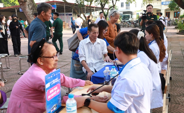 Xã Minh Châu khám sức khỏe miễn phí cho toàn dân đầu tiên tại Việt Nam - Ảnh 2. Xã Minh Châu khám sức khỏe miễn phí cho toàn dân đầu tiên tại Việt Nam - Ảnh 2.