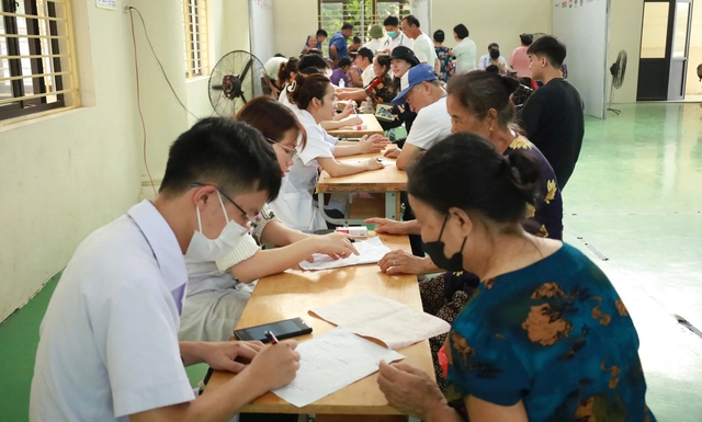 Xã Minh Châu khám sức khỏe miễn phí cho toàn dân đầu tiên tại Việt Nam - Ảnh 3. Xã Minh Châu khám sức khỏe miễn phí cho toàn dân đầu tiên tại Việt Nam - Ảnh 3.