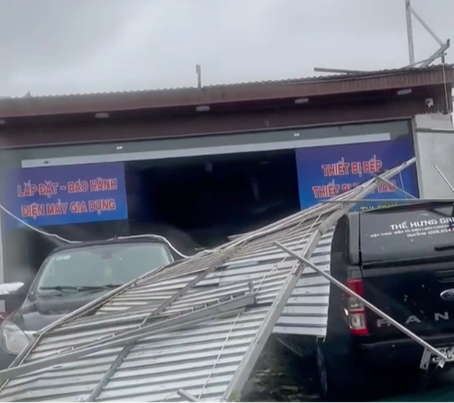 Bão số 3 (bão Wipha): Sét đánh cháy núi đá trên vịnh Hạ Long- Ảnh 2.