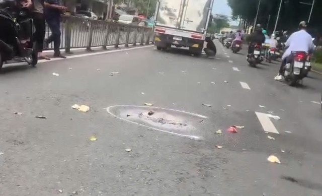 TP.HCM: Va chạm xe tải, cô gái trẻ tử vong thương tâm- Ảnh 1.