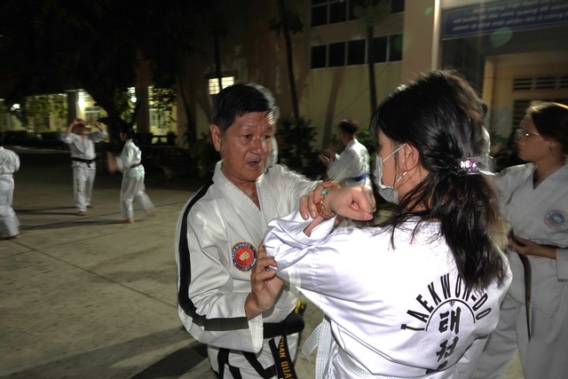 Võ sư U . 70 Thắp lửa cho học sinh khuyết tật tại Cần Thơ - Ảnh 1.