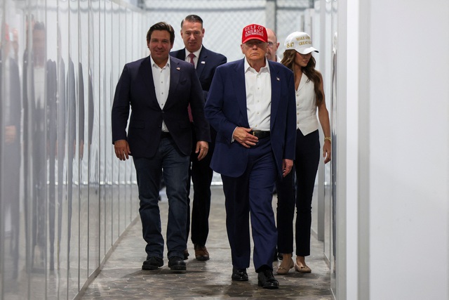 Ông Trump thăm nhà tù khét tiếng 'Cá sấu Alcatraz' - Ảnh 1.