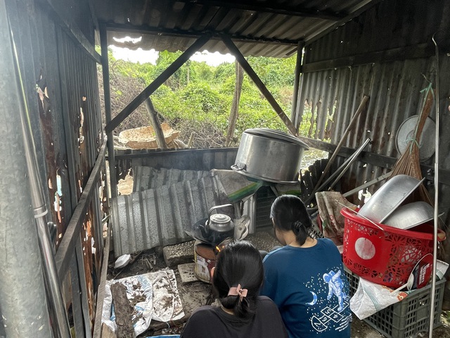 Xin cứu giúp 2 học trò khốn khó trăm bề - Ảnh 1.