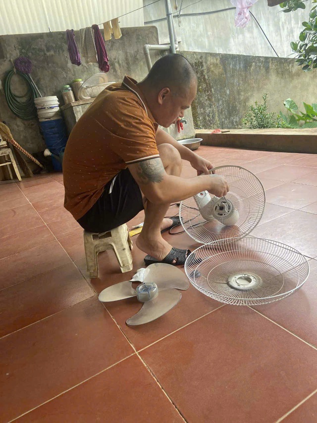 'Đại trưởng bối' tiên phong tiết kiệm điện cho cả xóm - Ảnh 2.
