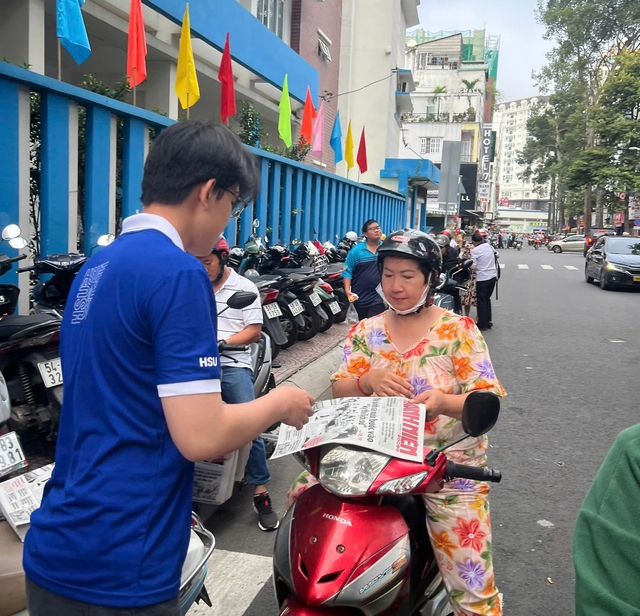 Báo Thanh Niên cảm ơn các đơn vị đã tặng báo cho thí sinh và phụ huynh - Ảnh 3.