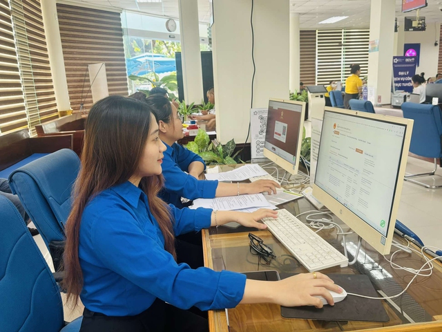 Tuổi trẻ Gia Lai ra quân hỗ trợ người dân thực hiện thủ tục hành chính - Ảnh 3.