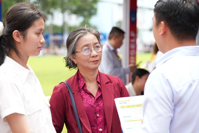 Khi ba mẹ thích con đi làm công sở, con lại muốn làm nghề nghiệp tự do... - Ảnh 1.
