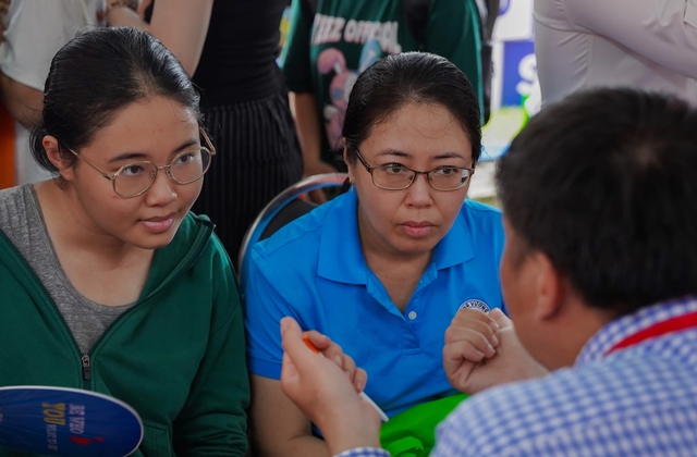 Khi ba mẹ thích con đi làm công sở, con lại muốn làm nghề nghiệp tự do... - Ảnh 2.