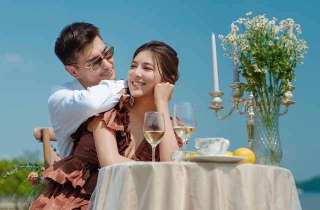 Tài tử TVB Trần Triển Bằng kể hôn nhân ngọt ngào bên vợ kém 13 tuổi Tài tử TVB Trần Triển Bằng kể hôn nhân ngọt ngào bên vợ kém 13 tuổi