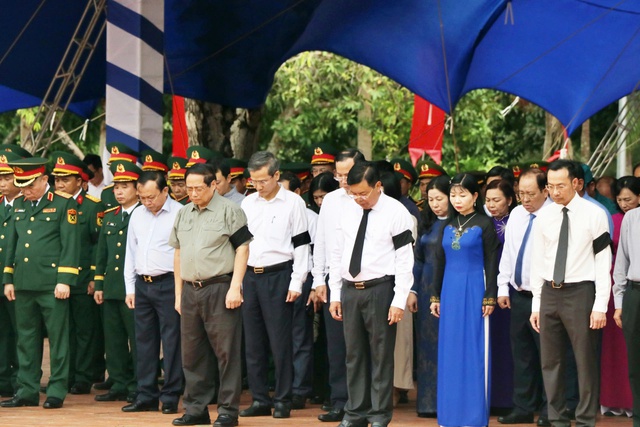 Premier ministre Pham Minh Chinh : Développer le pays digne des contributions des générations précédentes - Photo 1.