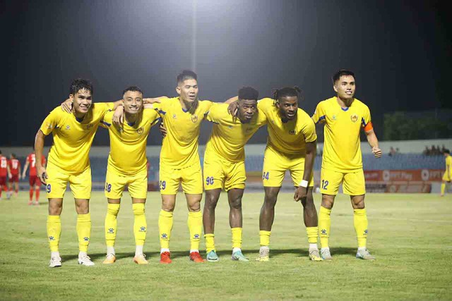 V-League ‘bàng hoàng’ vì đội Quảng Nam giải thể, hồi hộp đợi VFF phán quyết V-League ‘bàng hoàng’ vì đội Quảng Nam giải thể, hồi hộp đợi VFF phán quyết
