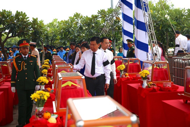 Premier ministre Pham Minh Chinh : Développer le pays digne des contributions des générations précédentes - Photo 4.