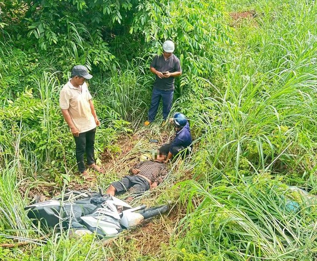 Đồng Nai: Tìm thấy thanh niên 'mất tích' 3 ngày nằm bất tỉnh trong bụi cây- Ảnh 1. Đồng Nai: Tìm thấy thanh niên 'mất tích' 3 ngày nằm bất tỉnh trong bụi cây- Ảnh 1.