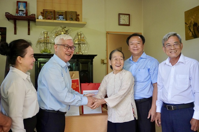 Lão thành cách mạng, gia đình chính sách vui mừng vì đất nước vào kỷ nguyên mới - Ảnh 2.