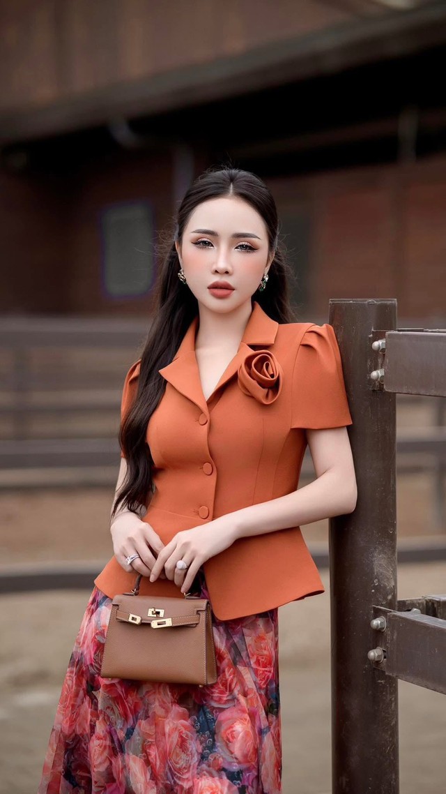 Mặc trang phục họa tiết thế nào để đẹp sang mà không bị 'sến'?- Ảnh 4.