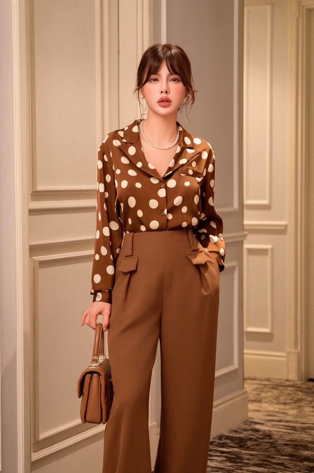 Mặc trang phục họa tiết thế nào để đẹp sang mà không bị 'sến'?- Ảnh 5.