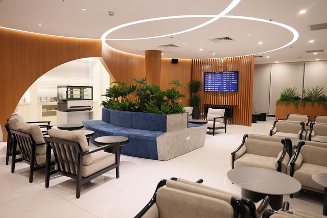 Tận hưởng đặc quyền lối đi ưu tiên tại phòng chờ PVcomBank Premier Lounge - Ảnh 1.